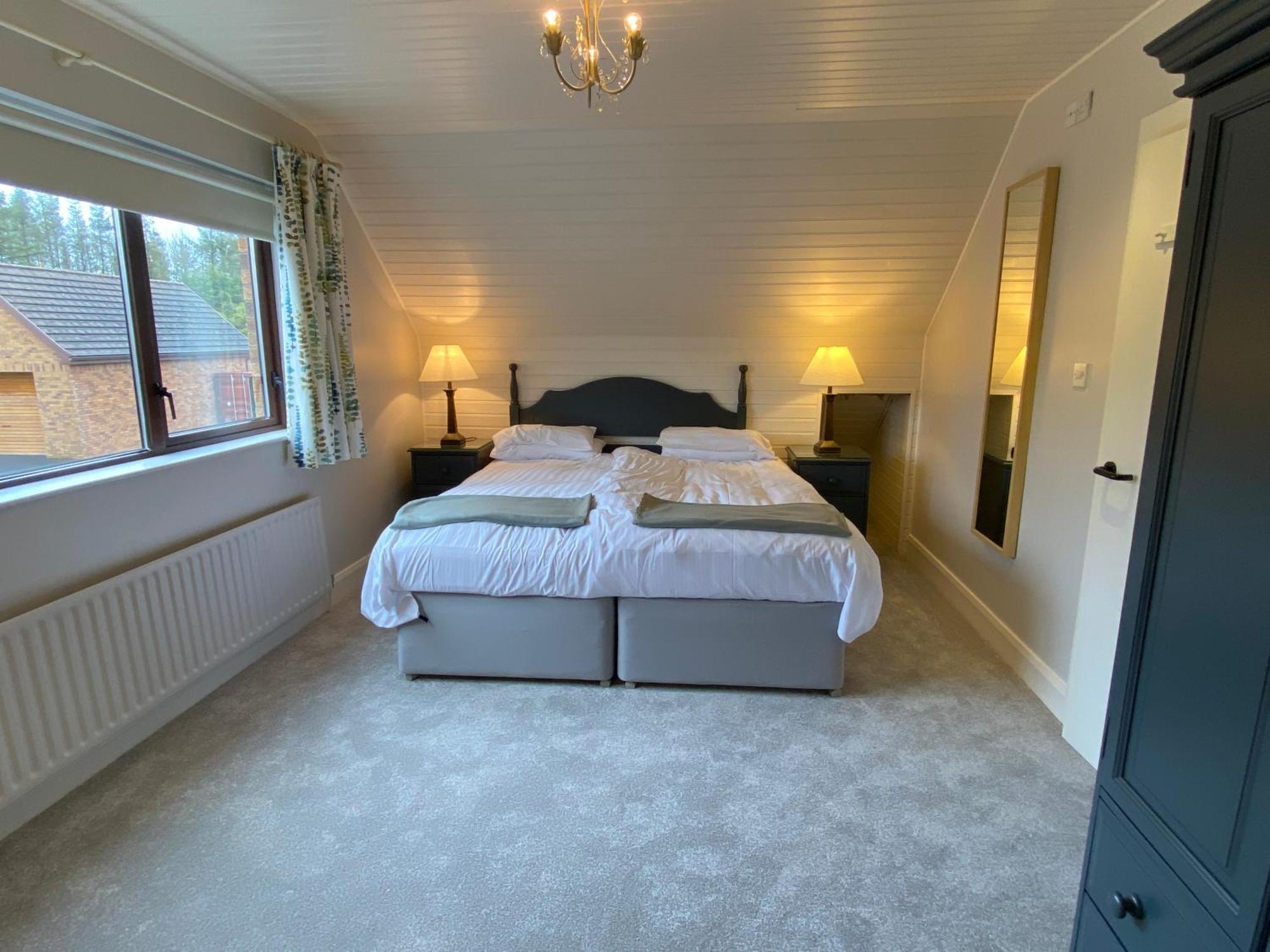 Tullybay Holiday Lodges 恩尼斯基林 外观 照片